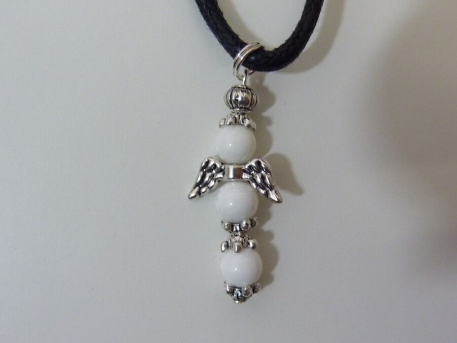 PENDENTIF ANGE CROIX JADE BLANC 6 MM & ARGENT DU TIBET