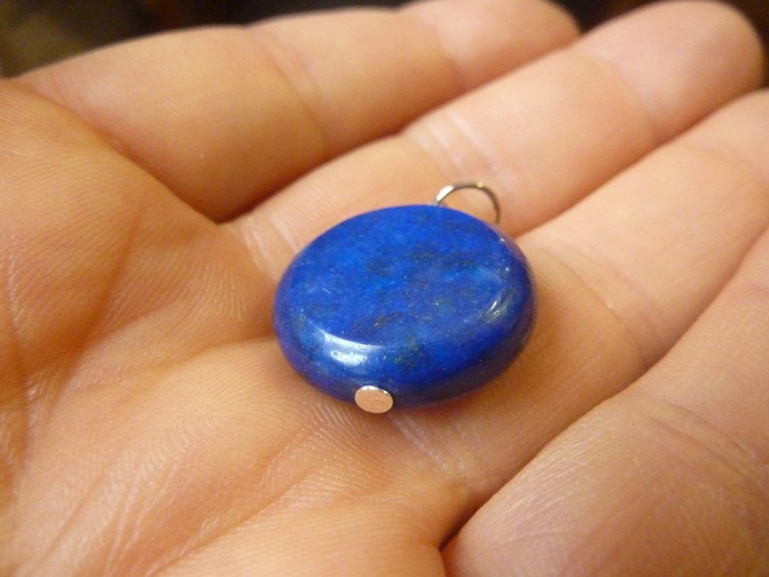 PENDENTIF LAPIS LAZULI PERLE PLATE 2 CM X 0,6 cm