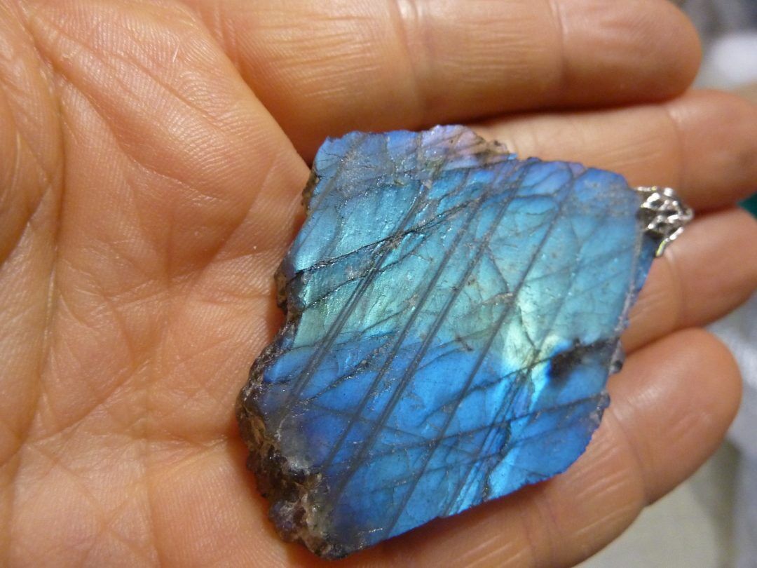 PENDENTIF PROTECTION EN LABRADORITE BRUT 28,4 gr ref 9657