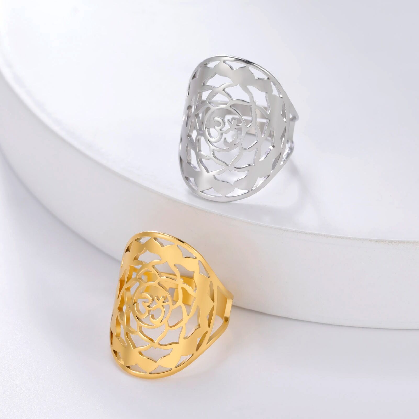 Bague lotus Om réglable ref or