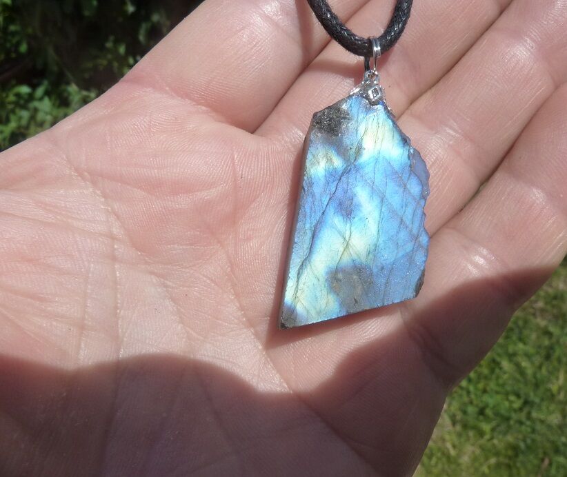 Pendentif Labradorite brut spécial pour thérapeute GG 247