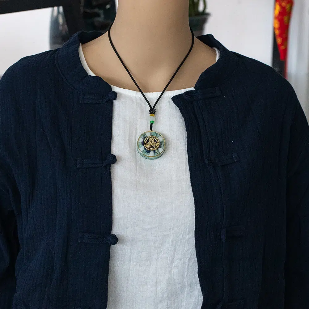 Collier pendentif orgonite Triskel amazonite-Lapis lazuli