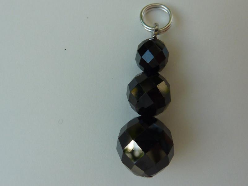 Pendentif protection en spinelle noir perles rondes a facettes 10-8-6mm