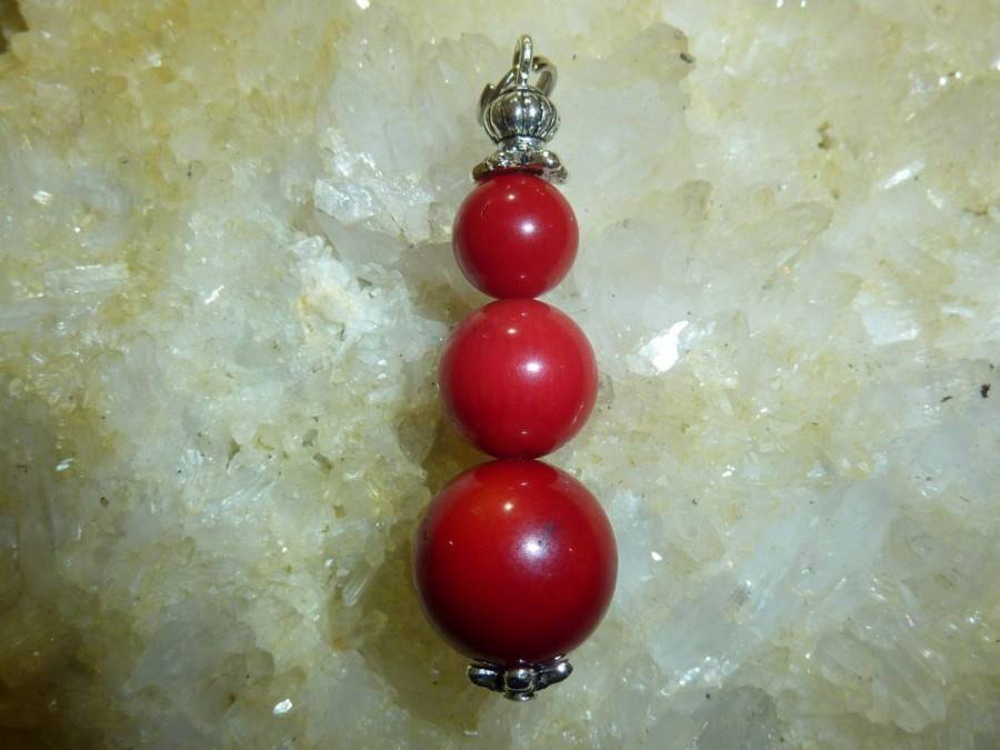 PENDENTIF CORAIL ROUGE VERITABLE 12-10-8 mm