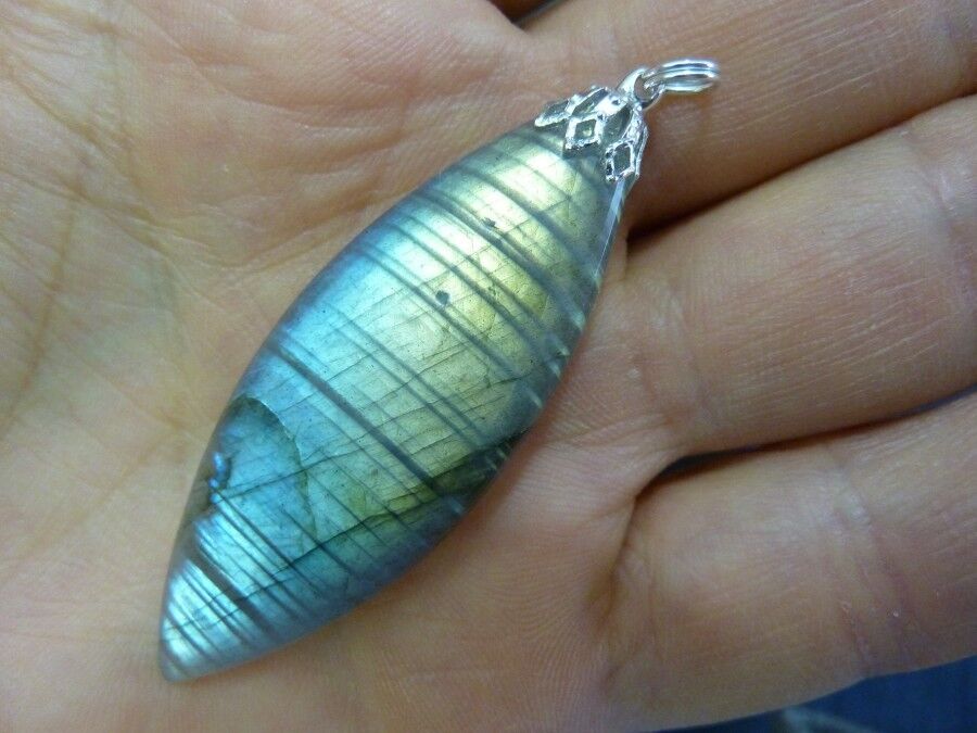 PENDENTIF PROTECTION LABRADORITE 9,1 gr REF 0101