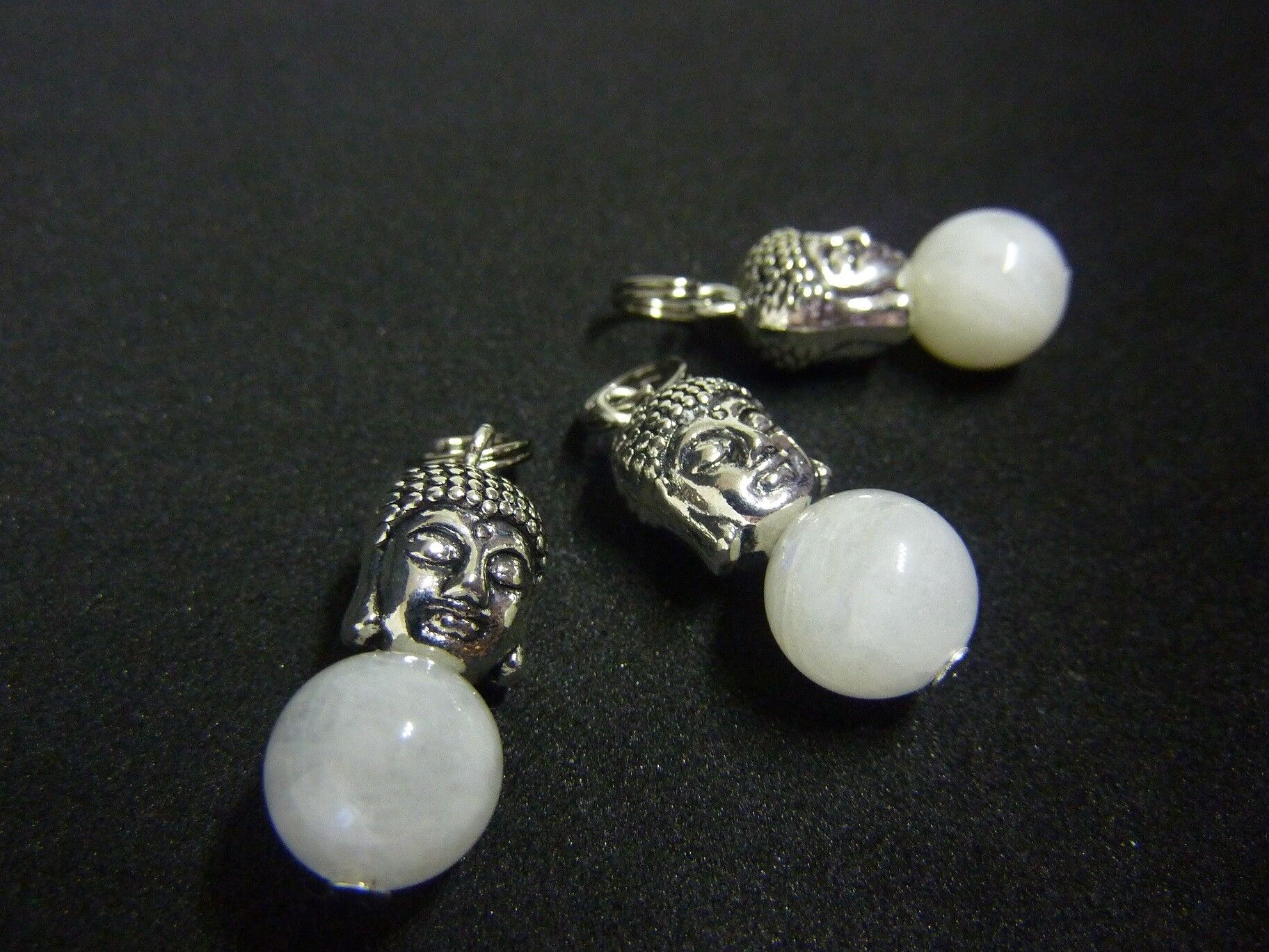 Pendentif intuition Bouddha: Pierre de lune perles 10 mm – Image 2