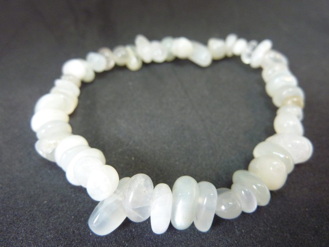 Bracelet pierre de lune perles multiformes 6-11 mm