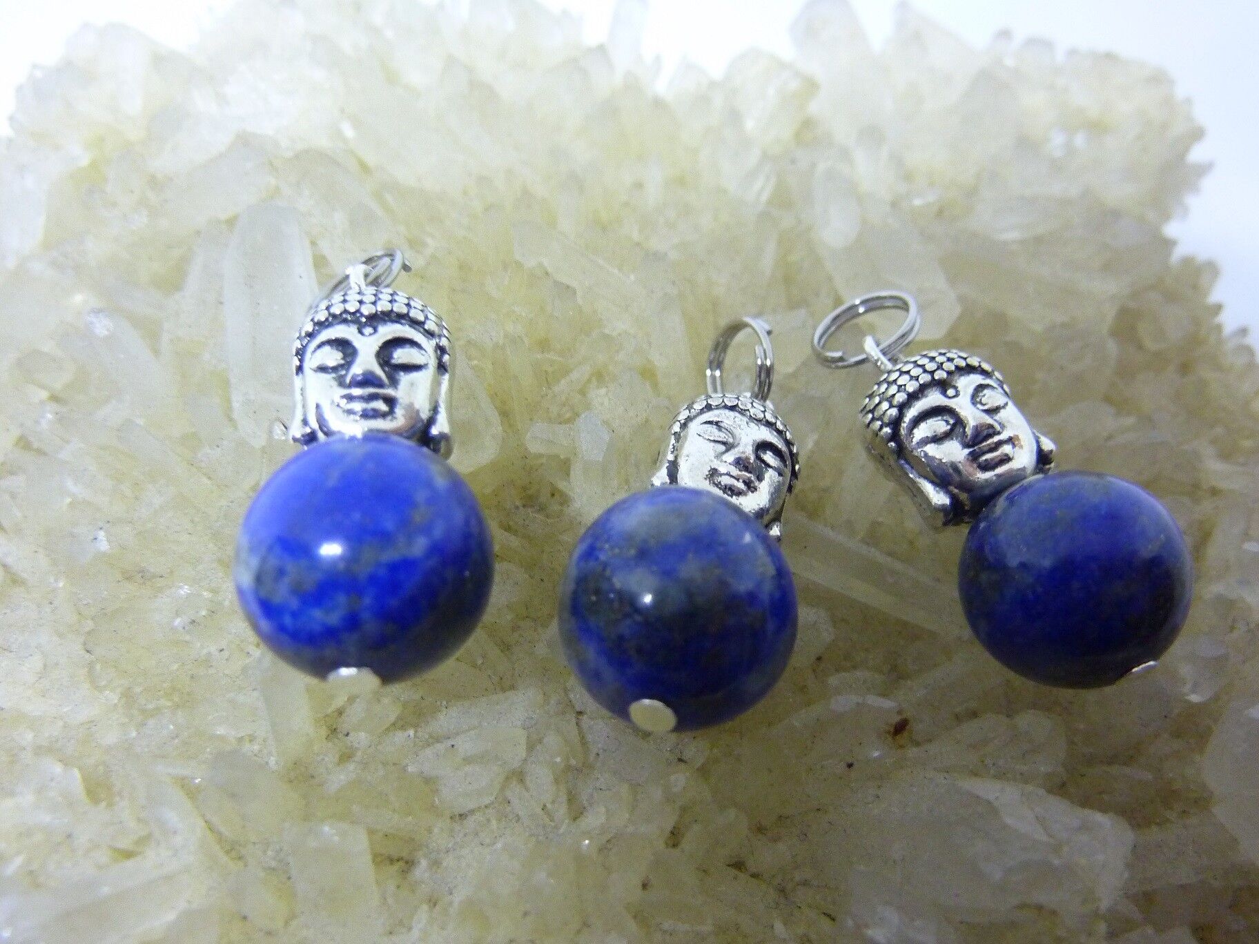 Pendentif Bouddha Lapis lazuli perles 12mm longueur 2,6 cm