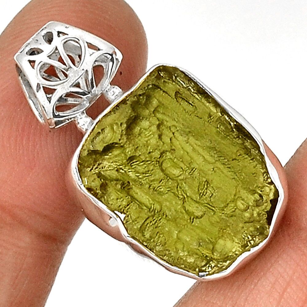 PENDENTIF MOLDAVITE MONTURE EN ARGENT 925. TRES RARE ! REF 9031