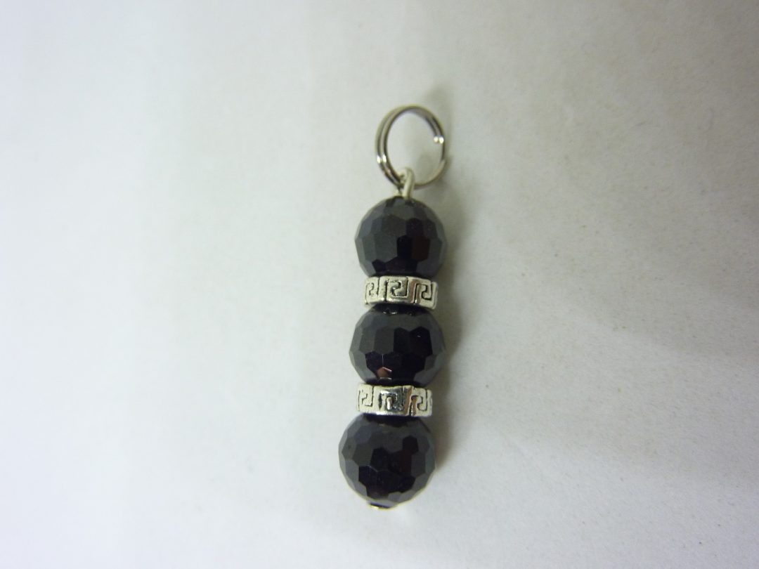 PENDENTIF SPINELLE NOIR PERLES 8 MM
