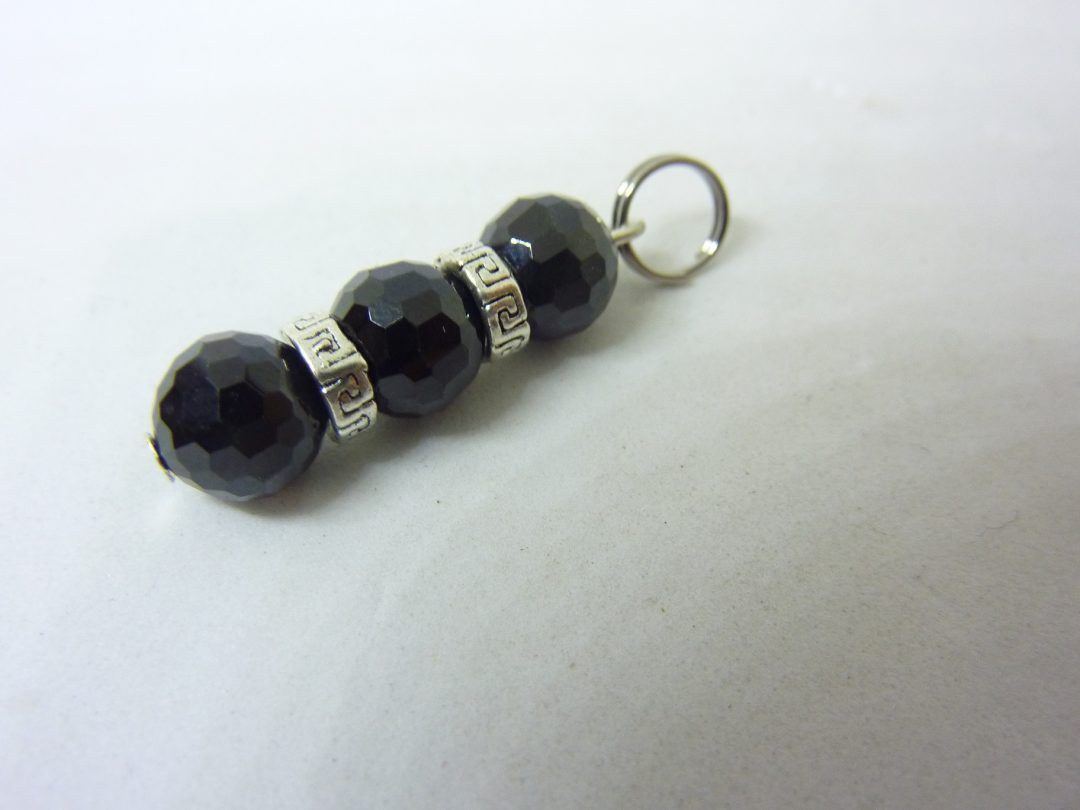 PENDENTIF SPINELLE NOIR PERLES 8 MM