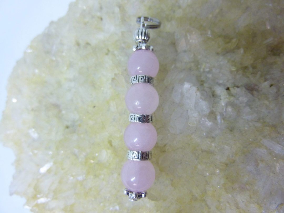 PENDENTIF QUARTZ ROSE PERLES RONDES 8 MM