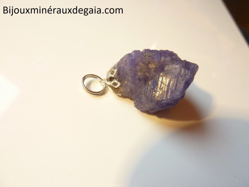 Pendentif Tanzanite brut 11,2 gr très rare ref 1675