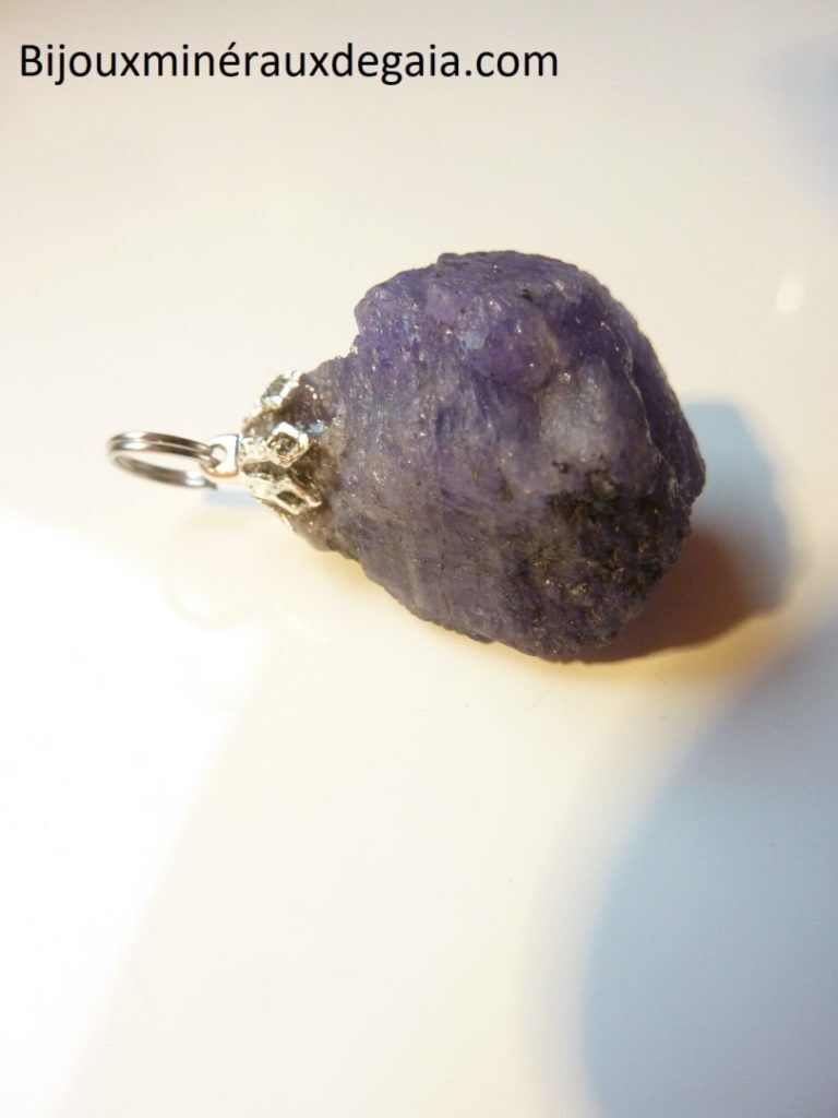 Pendentif Tanzanite brut 11,2 gr très rare ref 1675