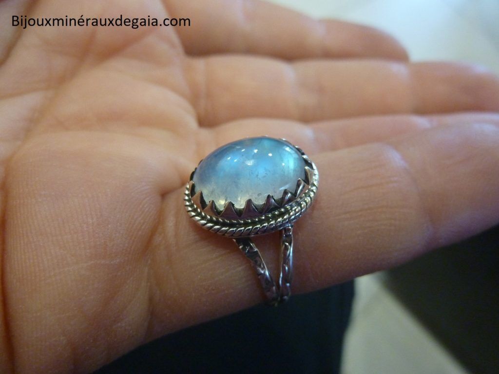 BAGUE PIERRE DE LUNE MONTURE EN ARGENT 925.TAILLE 57 REF 5386