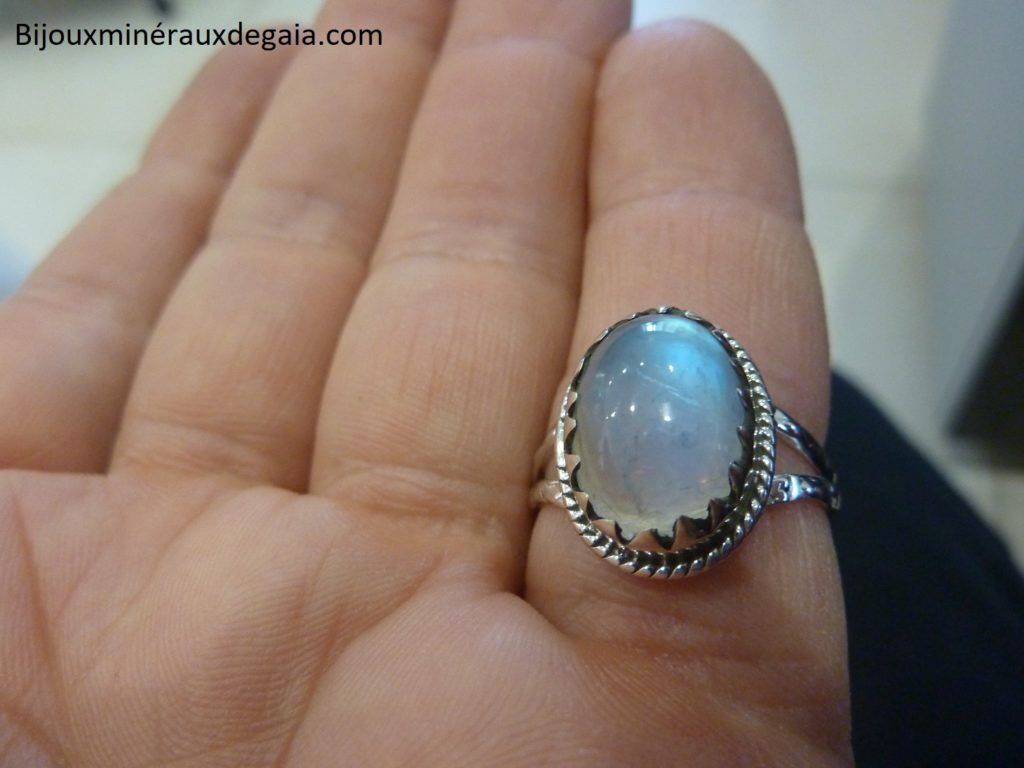 BAGUE PIERRE DE LUNE MONTURE EN ARGENT 925.TAILLE 57 REF 5386