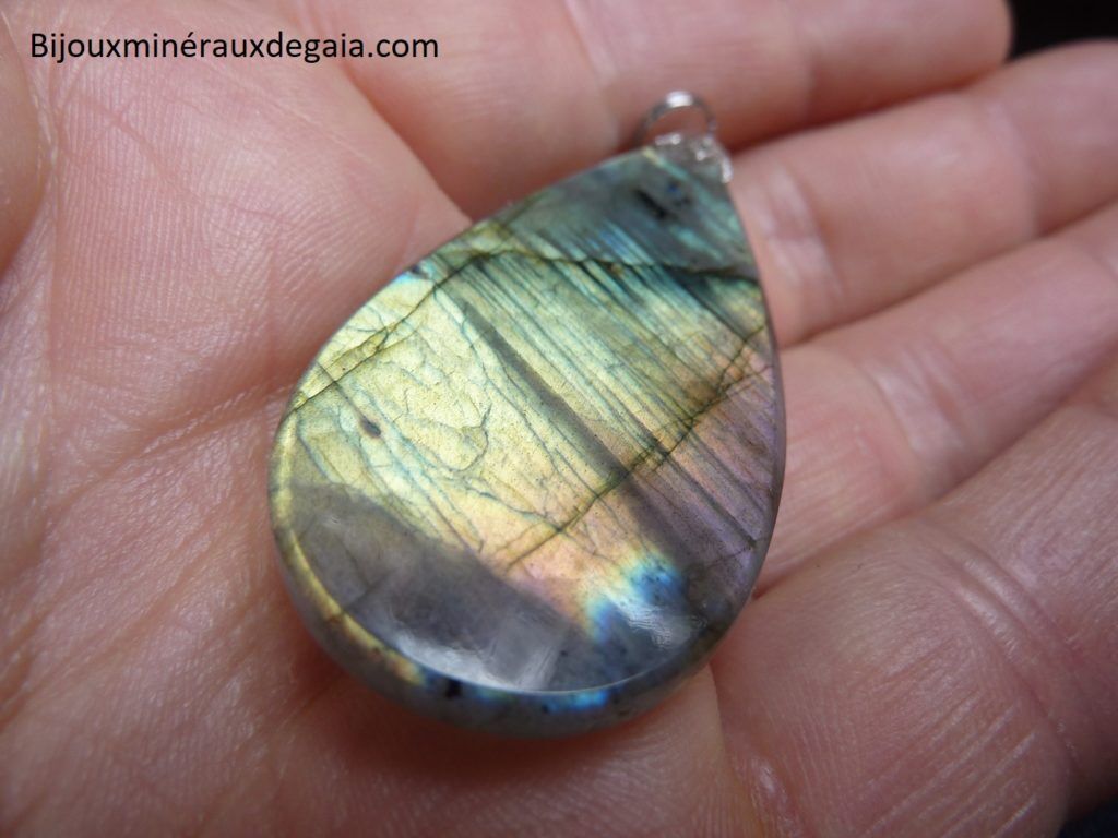 Pendentif Labradorite violet Rare ! Poids 14,5 gr ref 9116