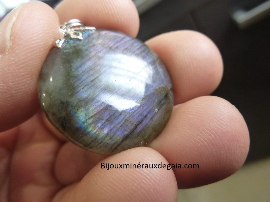 Pendentif Labradorite violet Rare ! Poids 10 gr ref 6770