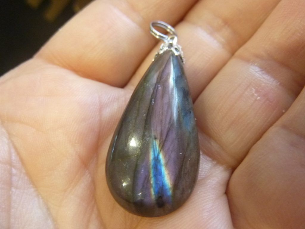 Pendentif Labradorite violette Rare ! Poids 8,2 gr ref 2438