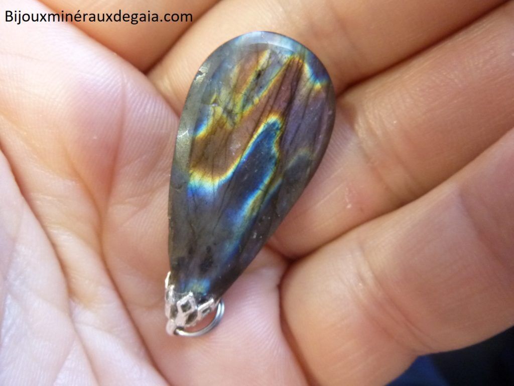 Pendentif Labradorite violette Rare ! Poids 8,2 gr ref 2438