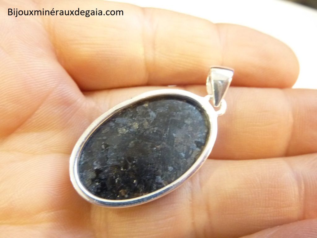 Pendentif Nuummite Véritable monture argent 925 Rare ref 2731