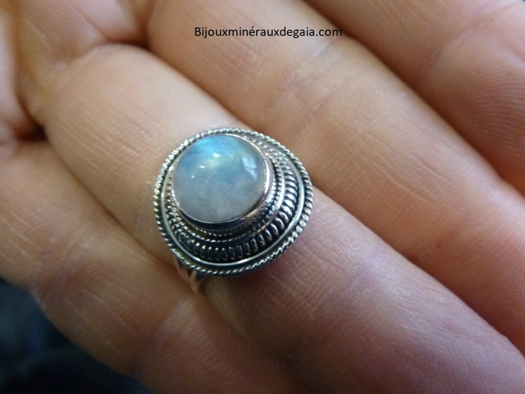 BAGUE PIERRE DE LUNE MONTURE EN ARGENT 925.TAILLE 54 REF 8555