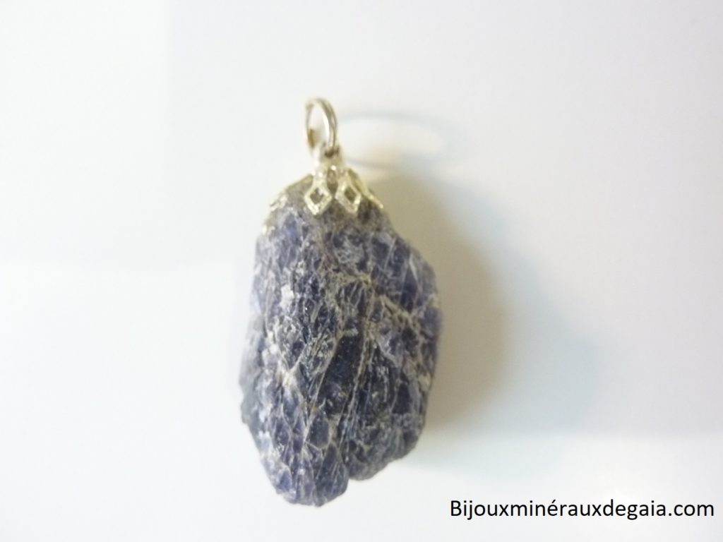 Pendentif Cordiérite iolite brut gemme 7,5 gr ref 5742
