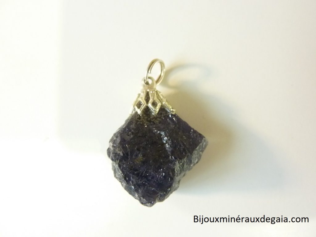 Pendentif Iolite cordiérite brut gemme 4,8 gr ref 6832