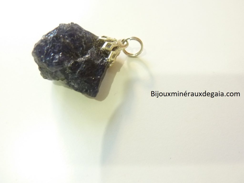Pendentif Iolite cordiérite brut gemme 4,8 gr ref 6832