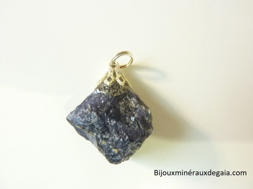 Pendentif Iolite cordiérite brut gemme 4,8 gr ref 6832