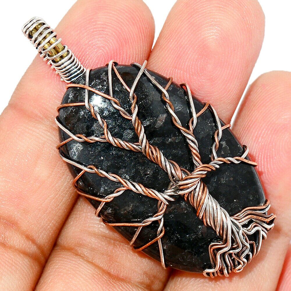 Pendentif Nuummite-Arbre de vie monture cuivre Rare ref 5843