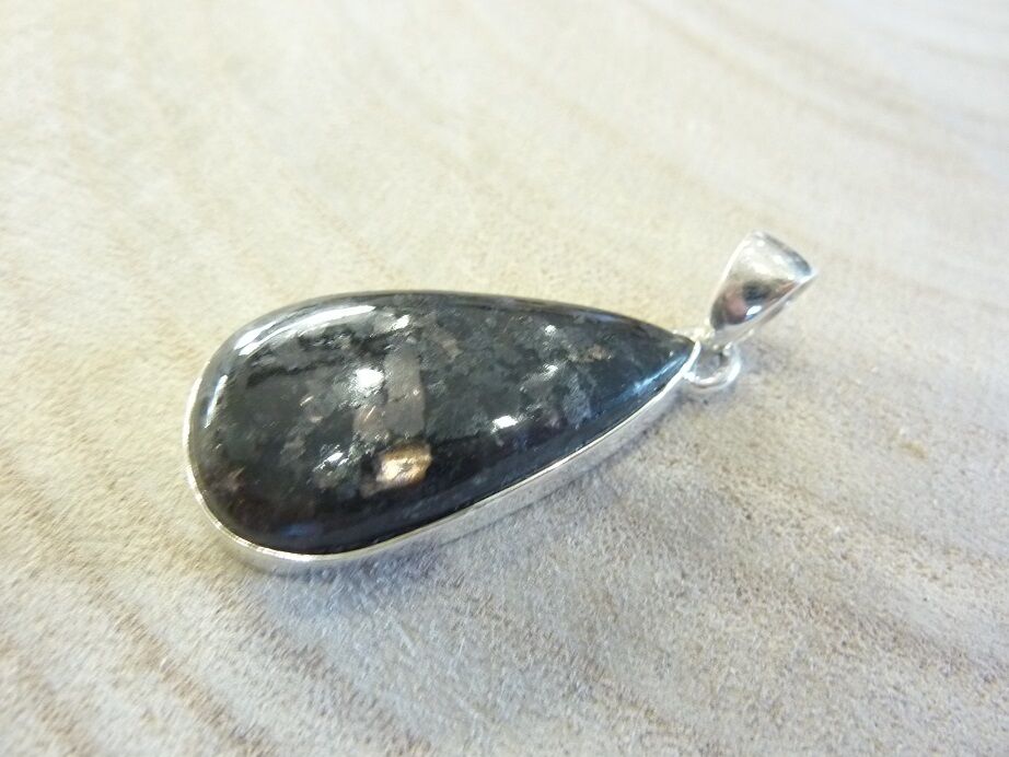 Pendentif Nuummite Véritable monture argent 925 Rare ref 2871