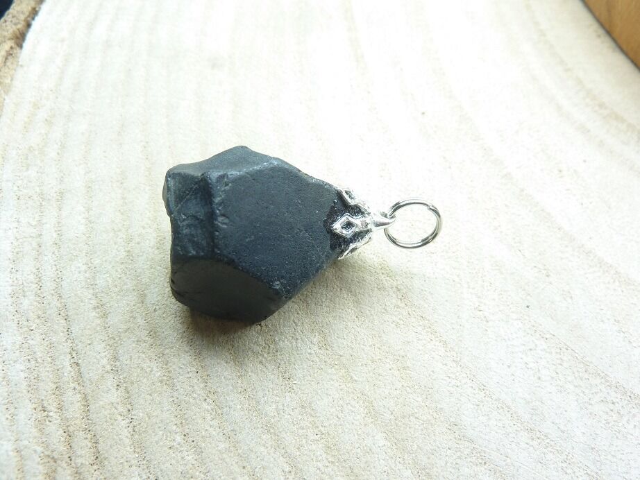 Pendentif Spinelle noir 15 gr ultra rare ref 2010