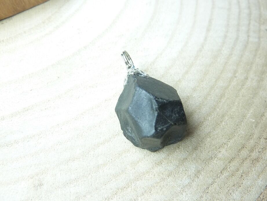 Pendentif Spinelle noir 15 gr ultra rare ref 2010