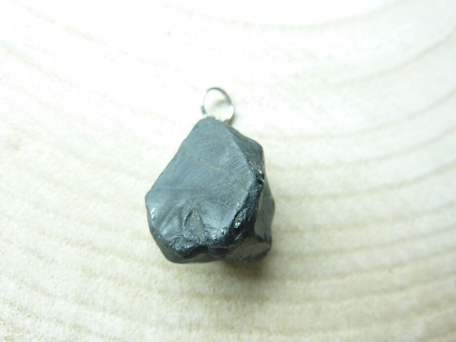 Pendentif Spinelle noir 15 gr ultra rare ref 2010