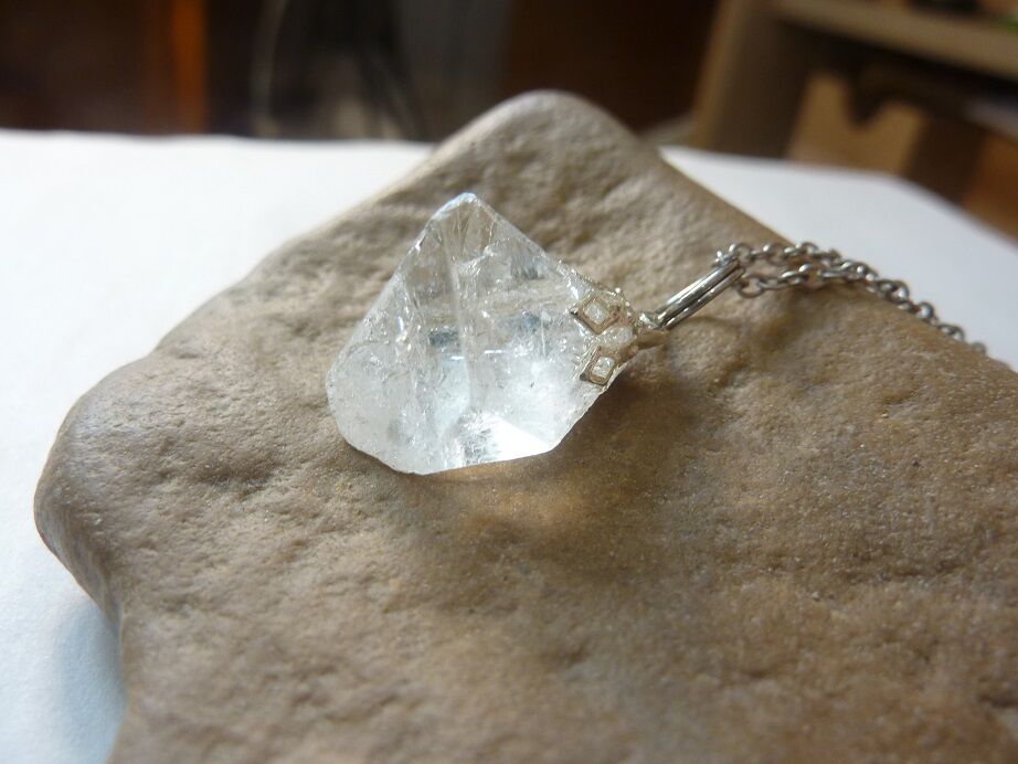 Pendentif Apophyllite chaine acier inoxydable 50 cm