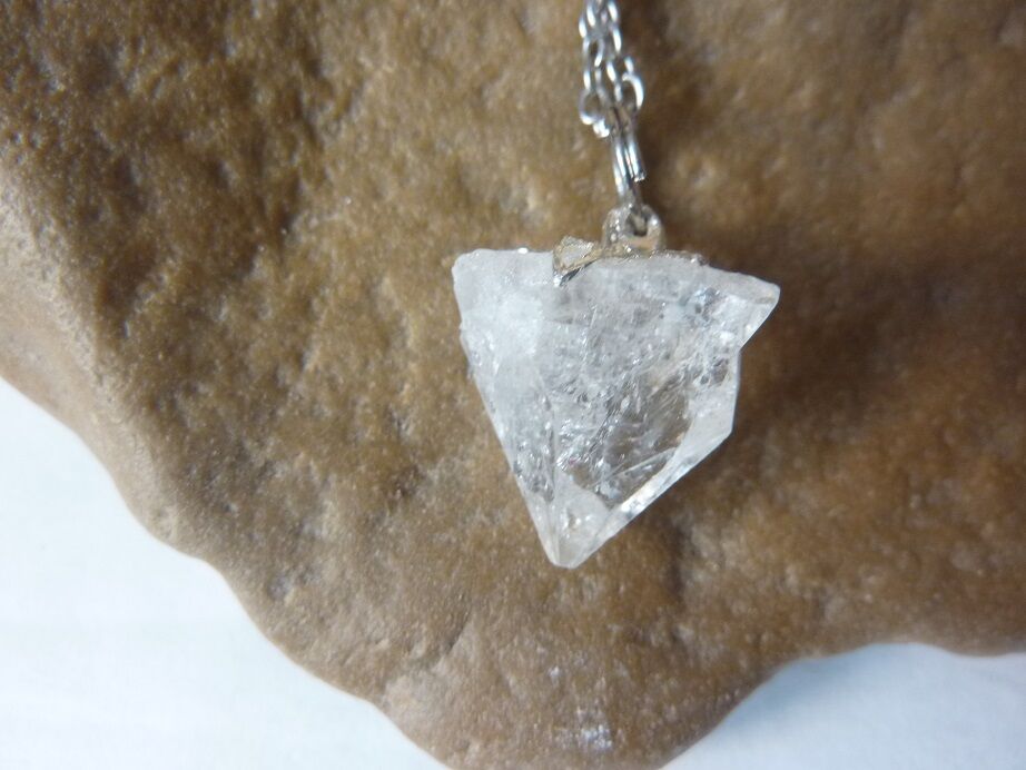 Pendentif Apophyllite chaine acier inoxydable 50 cm
