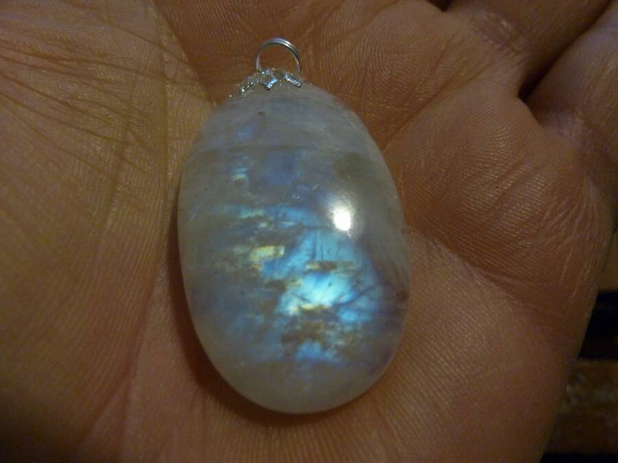 PENDENTIF PIERRE DE LUNE GEMME 62.5 cts AAA+ ref 6130