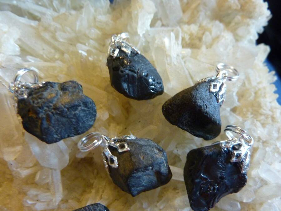 PENDENTIF PUISSANTE PROTECTION: SPINELLE NOIR RARE – Image 2