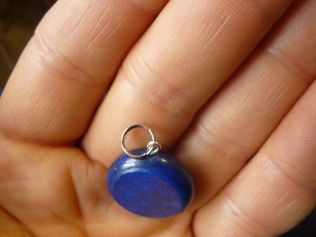 PENDENTIF LAPIS LAZULI PERLE PLATE 2 CM X 0,6 cm