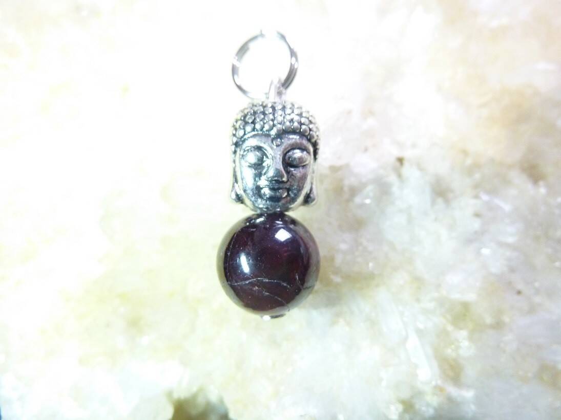 PENDENTIF BOUDDHA GRENAT ALMANDIN PERLE RONDE 10 MM