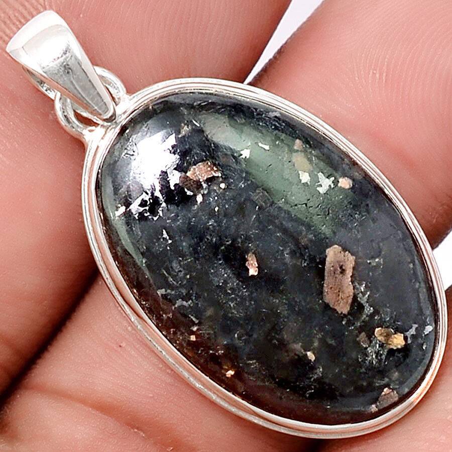 Pendentif Nuummite Véritable monture argent 925 Rare ref 1680