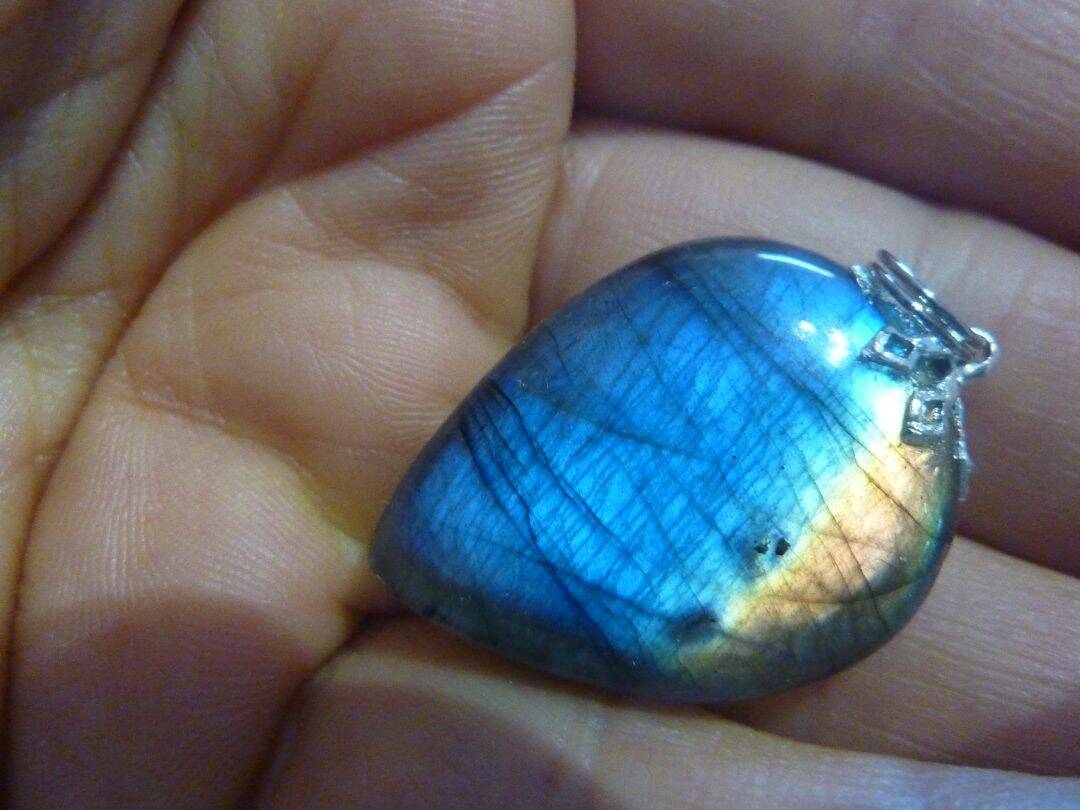 PENDENTIF PROTECTION LABRADORITE REF 1057