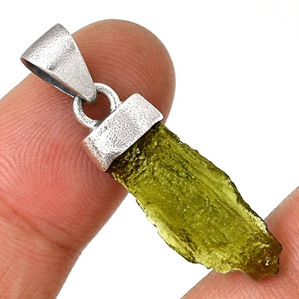 PENDENTIF MOLDAVITE MONTURE EN ARGENT 925. TRES RARE ! REF 1545