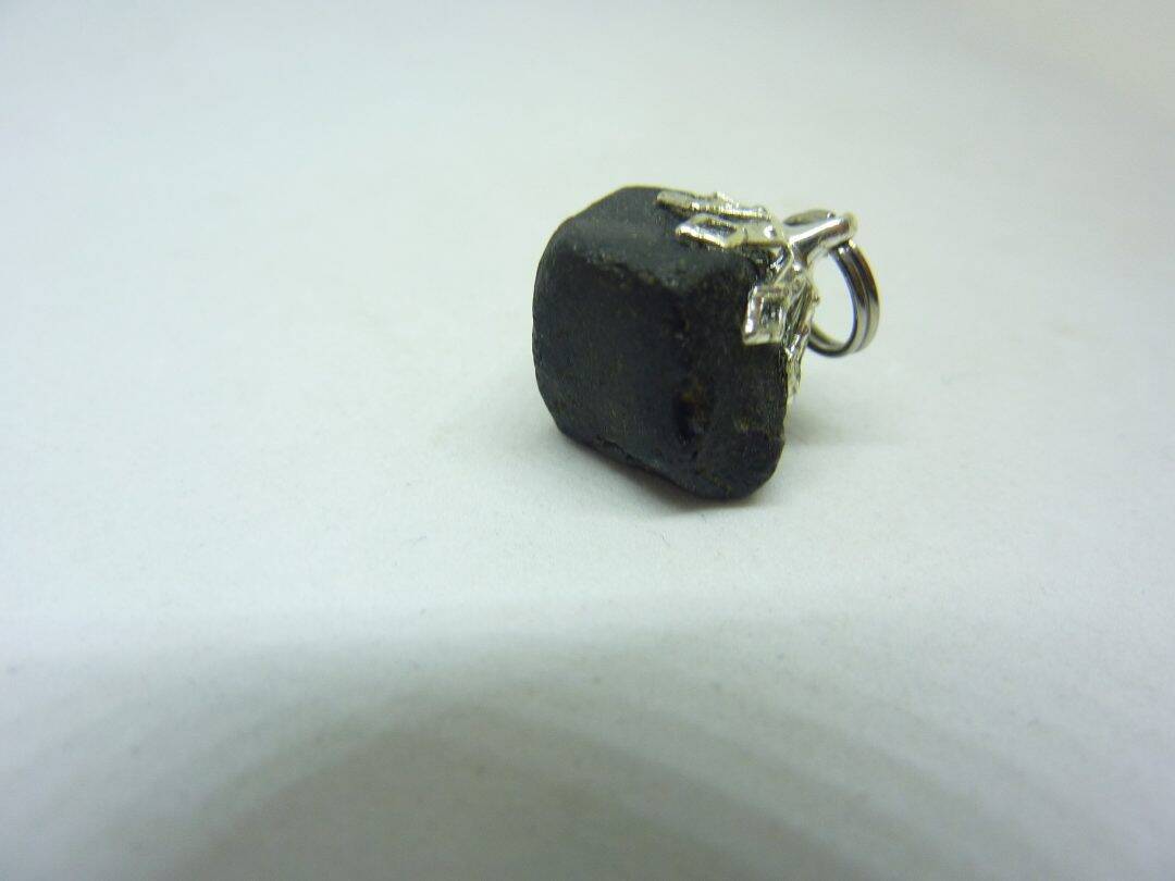 PENDENTIF SPINELLE NOIRE Octaèdre 4,5 gr rare ! Ref 8958