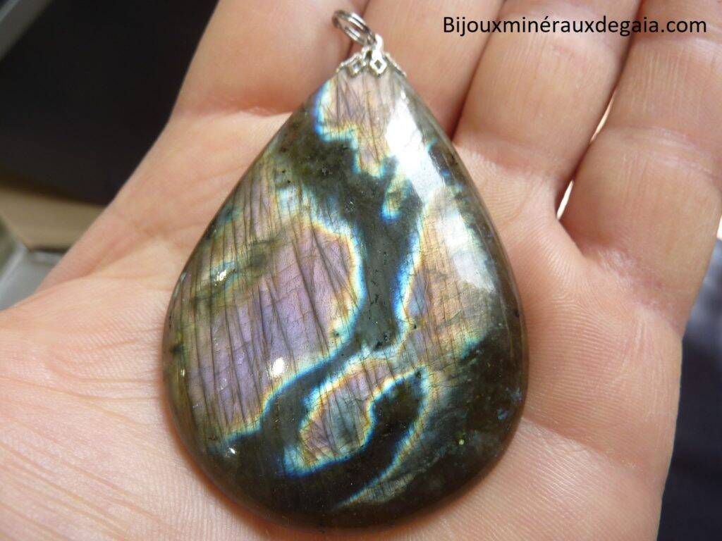 Pendentif Labradorite violet Rare ! Poids 32,8 gr ref 4533