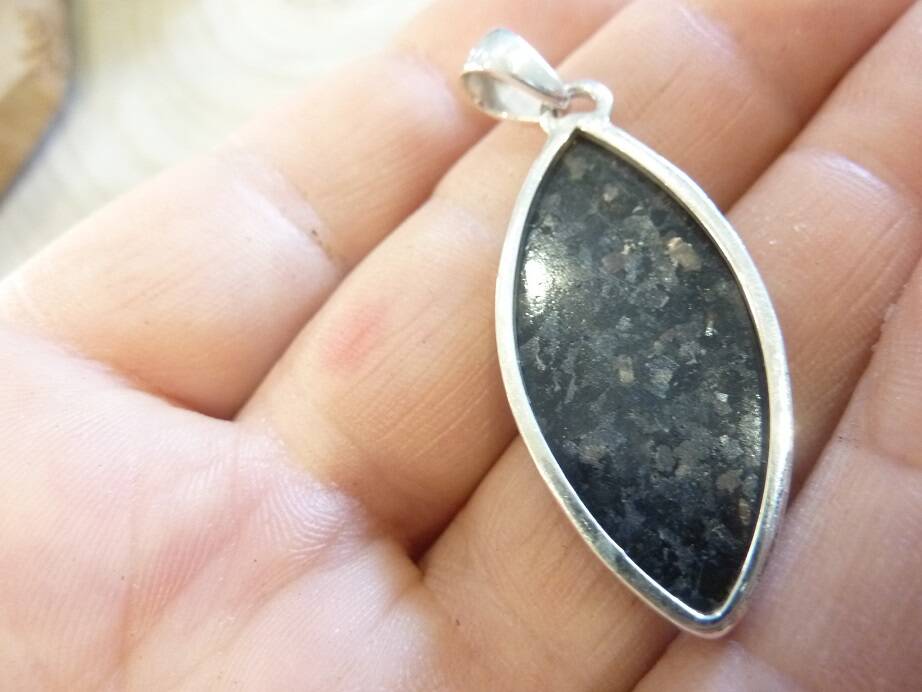 Pendentif Nuummite Véritable monture argent 925 Rare ref 5163