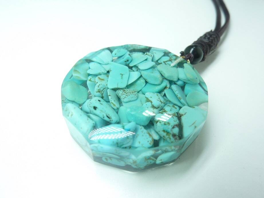 Pendentif Orgonite pierre Turquoise-Arbre de vie