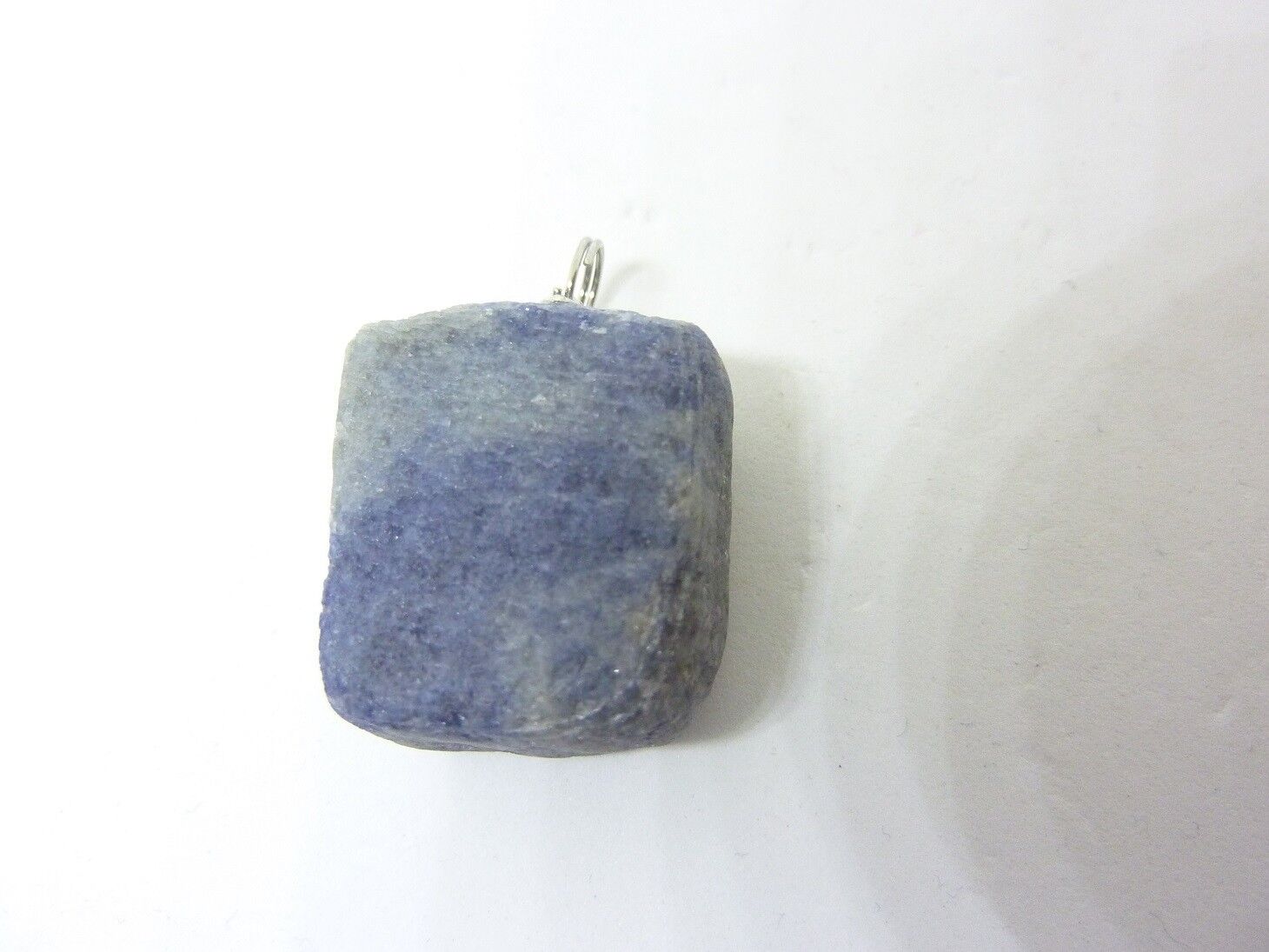 Pendentif Saphir brut 28 gr ref 0629