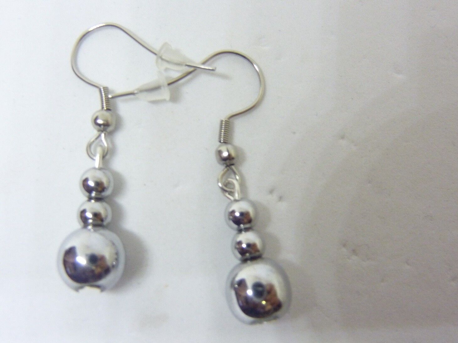 Boucles d'oreilles Hématite Perles rondes 8-4 mm L 3,5 cm – Image 3